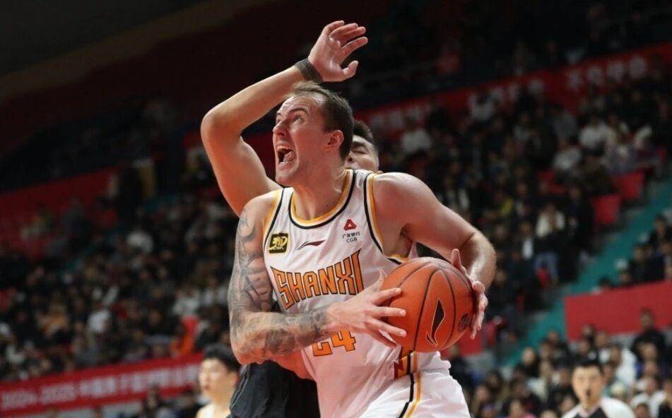 关于犹他爵士训练开放日，集结日遗憾出局引欢呼，CBA常规赛在即，年轻球员得到机会的信息