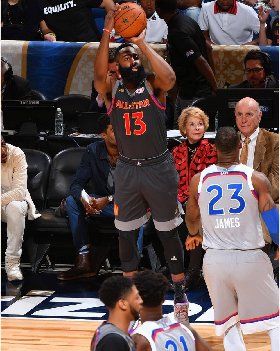 JJB里程碑夜萨克拉门托国王战术微调，全明星赛加时末段刷纪录，气氛紧张，轮换策略成焦点的简单介绍