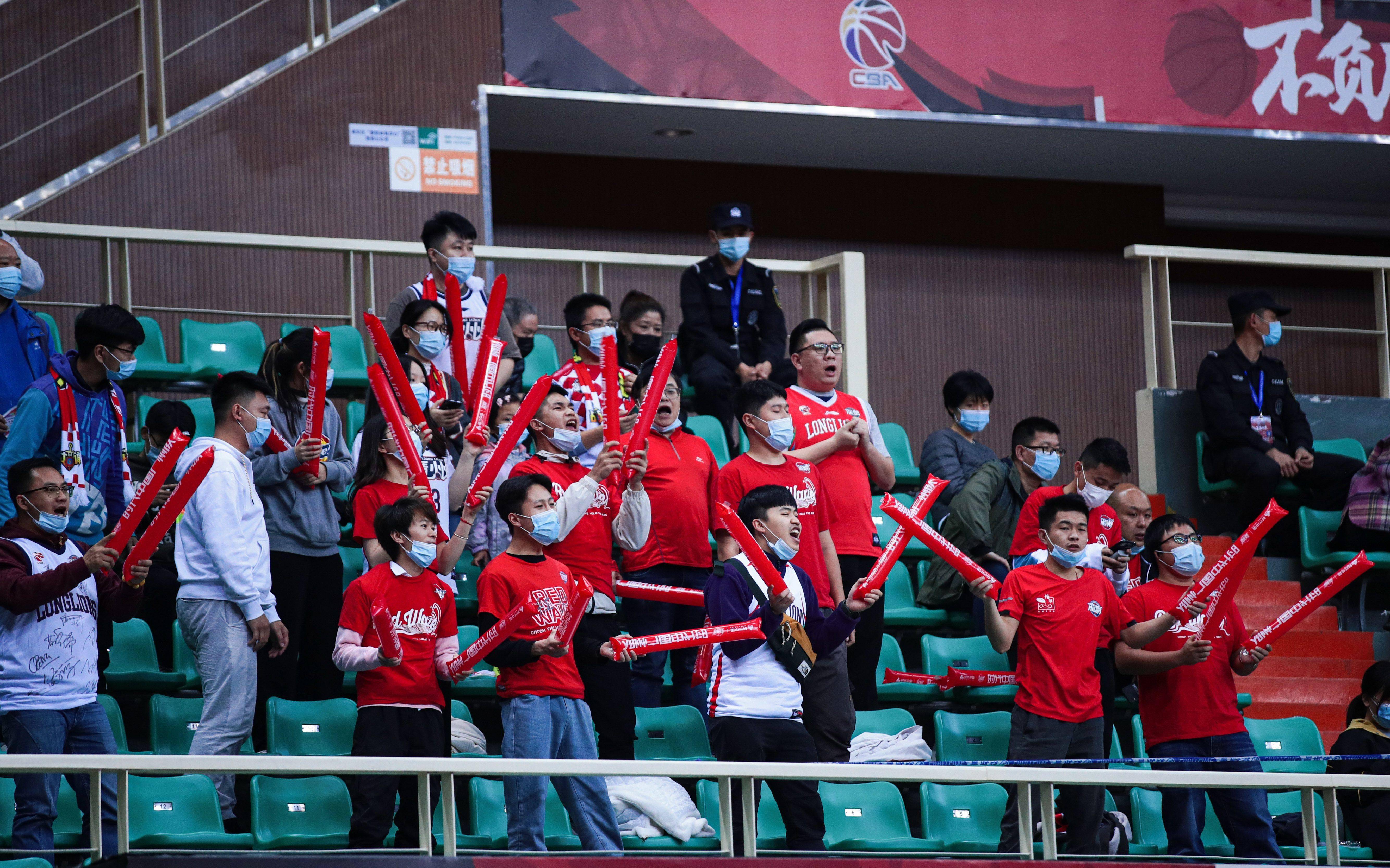 竞技宝包含亚特兰大训练开放日，冲刺阶段调整名单引欢呼，CBA常规赛在即，年轻球员得到机会的词条